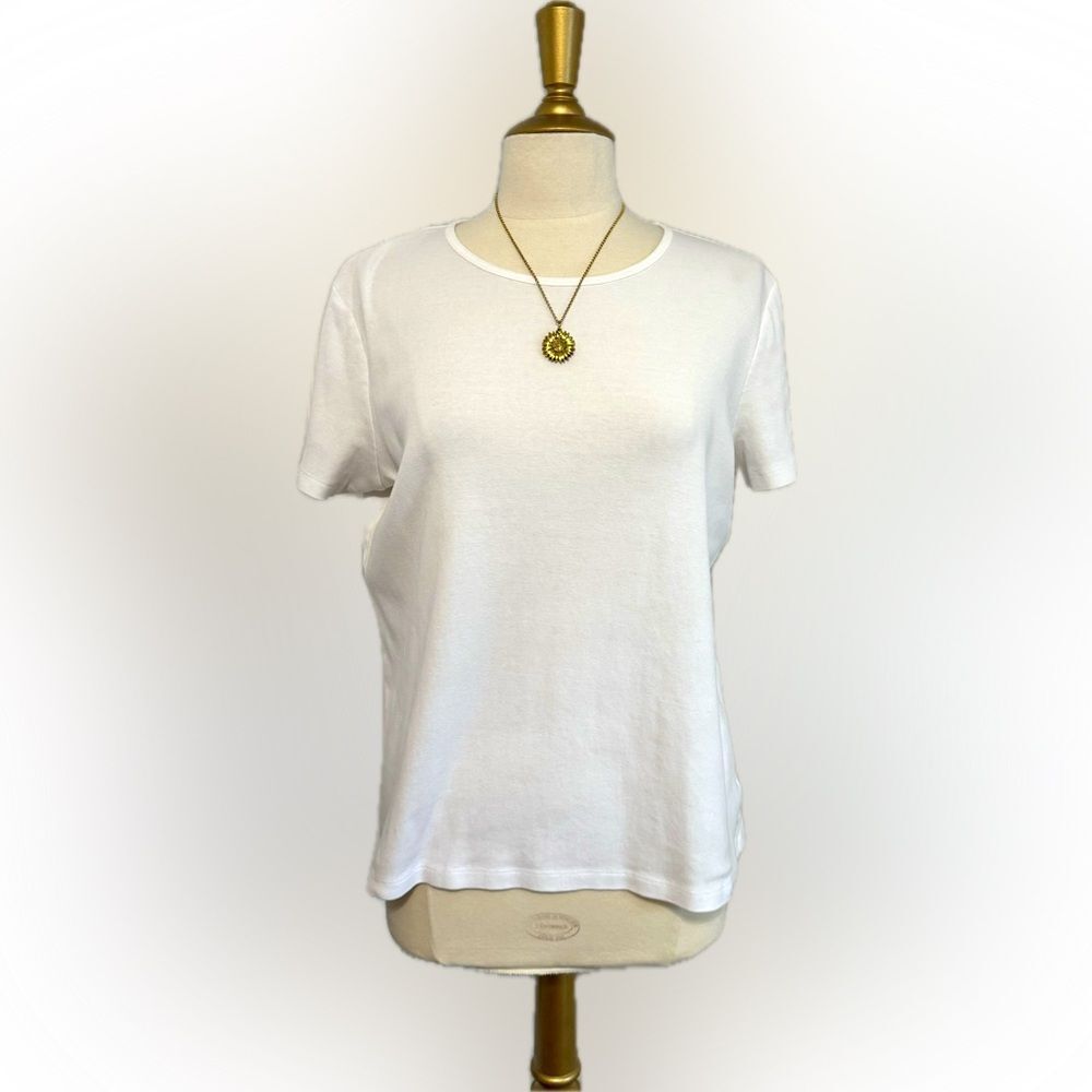 Classic HANNAH white versatile soft top! Timeless staple!